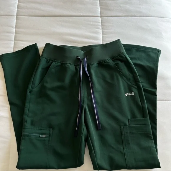 FIGS British Racing Green Scrub set - Picture 7 of 8